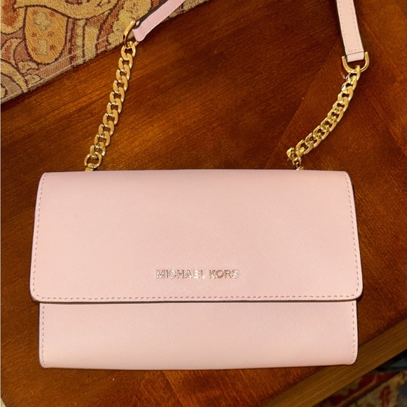 Light pink Micheal Kors Clutch with wallet. - Picture 2 of 8